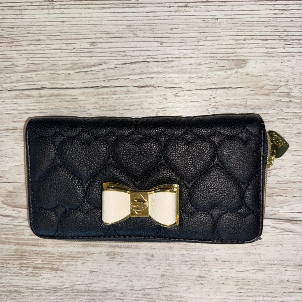 Betsey Johnson Zip Around Wallet Black  Quilted Hearts White Gold Metal Bow